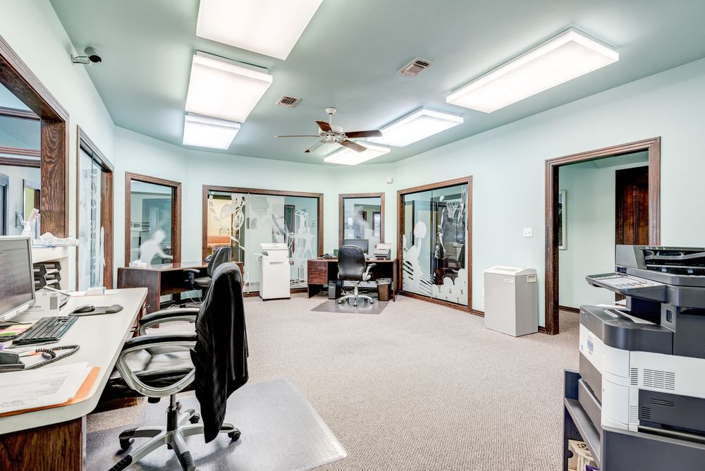 501 W Harwood Rd, Hurst, TX 76054